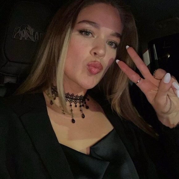 Crystal Bead Decor Lace Choker - Picture 4 of 8